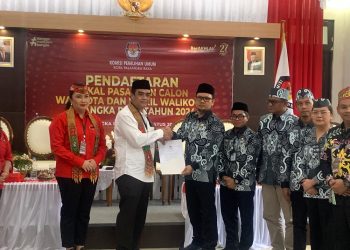 Rojikinnor-Vina Pendaftar Pertama di KPU Kota Palangka Raya