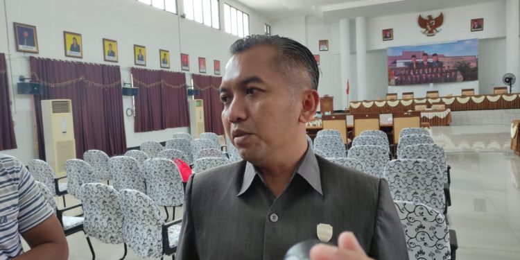 Warga Tabiku Harapkan Perbaikan Jalan Desa