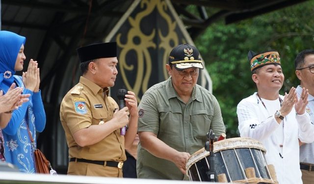 Gubernur dan Wakil Gubernur Kalteng Buka Gebyar UMKM dan Pasar Murah Wilayah Barat Tahun 2024