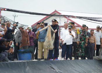 Wakil Gubernur Kalteng Panen Perdana Udang Vaname di Shrimp Estate BERKAH