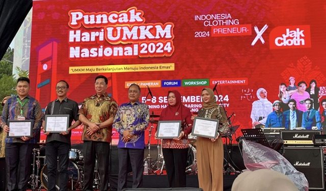 Diskop UKM Provinsi Kalteng Raih Juara II Stan Terbaik Hari UMKM Nasional 2024