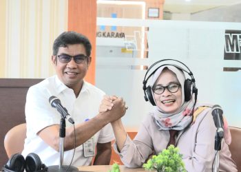 Kadis Kominfosantik Kalteng Bacakan Warta Berita Spesial di RRI Pro 1 Palangka Raya
