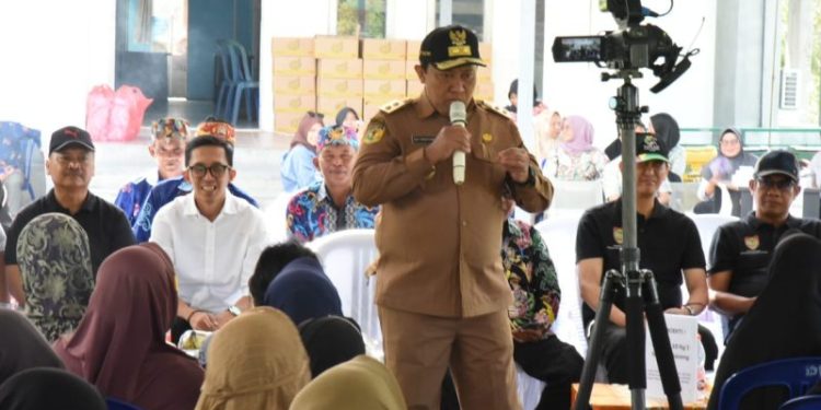 Buka Pasar Murah, Wagub Edy Pratowo Gratiskan 1.500 Paket Sembako di Kecamatan Bataguh
