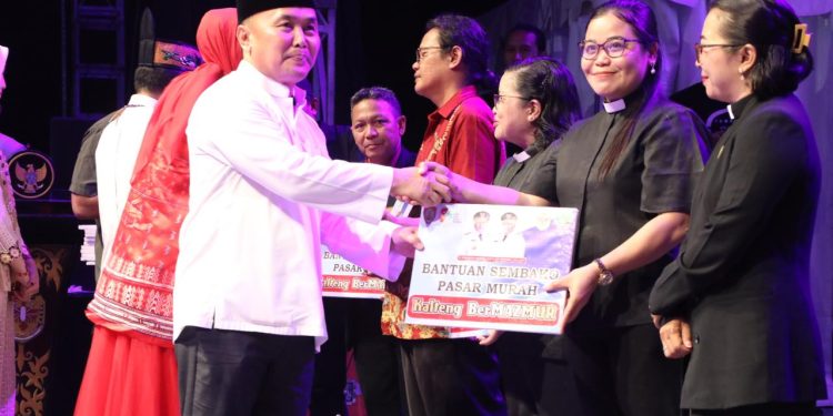 Antusias Hadiri Kalteng Bermazmur, Ribuan Umat Kristiani Banjiri Stadion Mini Kuala Kurun