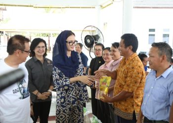 Berikan 5000 Paket Sembako di Gumas, Ketua TP-PKK Ivo Sugianto: Ini Bentuk Kepedulian Gubernur dan Jajaran di Pemprov Kalteng