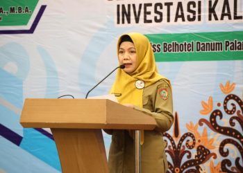 Asisten Ekbang Sri Widanarni Buka Rapat Konsolidasi Realisasi Investasi Kabupaten/Kota se-Kalteng