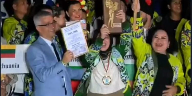 Wakili Indonesia, Tim Seni Budaya Barito Selatan Berhasil Raih Juara Dunia