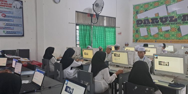 Ratusan Santri PKPPS Wustha Ikuti ANBK