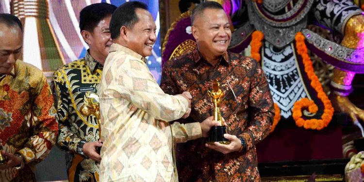 Dedikasi Gubernur Kalteng dalam Memajukan Desa, Raih Penghargaan Upakarya Wanua Nugraha