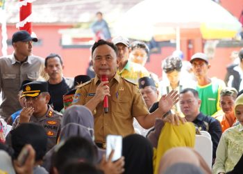 Konsisten Tekan Inflasi, Gubernur Sugianto Sabran Kembali Gratiskan Pasar Murah di Kelurahan Beriwit