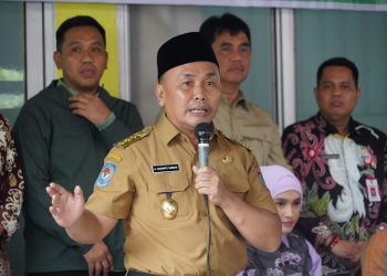 Warga Antusias Sambut Kedatangan Gubernur Sugianto Sabran Buka Pasar Murah