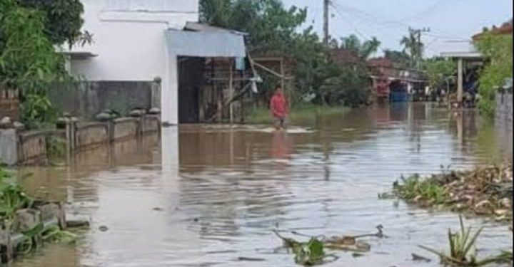 Tak Ubahnya Seperti Sungai, Ratusan Rumah Warga di Bandar Khalifah Banjir