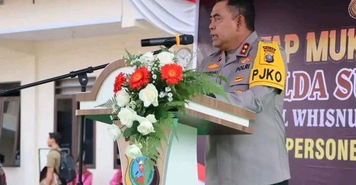 Kapolda Sumut Kunker ke Polres Tanah Karo, Disambut dengan Tradisi Pengalungan Bunga