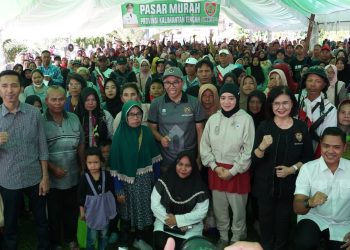 Antusias Hadiri Pembukaan Pasar Murah, Ribuan Warga Padati Halaman Masjid Agung Al Falah Sampit