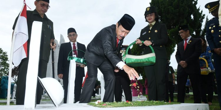 Upacara Peringati Hari Pahlawan Dipimpin Sekdaprov Sumut
