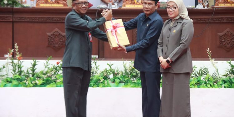 Plt Sekda Kalteng Sampaikan Pidato Gubernur Pada Rapur ke-3 Masa Persidangan I Tahun Sidang 2024-2029