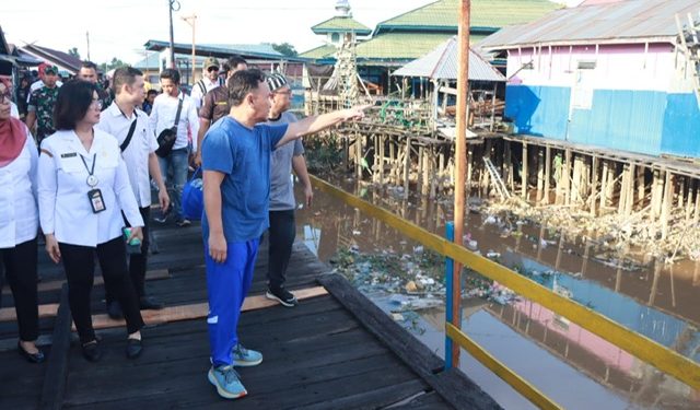 Gubernur Sugianto Sabran Tinjau Kondisi Sampah di Kawasan Kampung Puntun