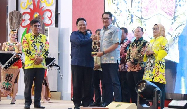 Puncak Monev Keterbukaan Informasi, KI Kalteng Gelar Penganugerahan Untuk Badan Publik