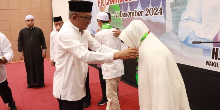 PlT Sekda HM Katma F Dirun Lepas Rombongan Umrah Pemprov Kalteng