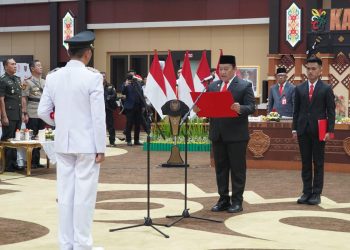 Wagub Edy Pratowo Lantik Pj. Wali Kota Palangka Raya Akhmad Husain