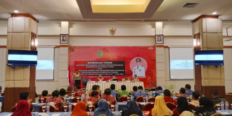 Buka Bimtek Asistensi Penyusunan LPPD, Pj Bupati Barsel Tekankan Pentingnya Ketaatan Regulasi