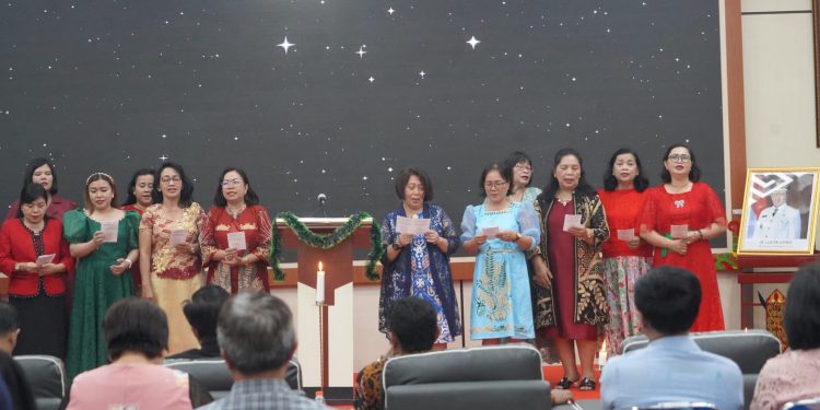 Keluarga Besar Dinas Kominfosantik Rayakan Sukacita Natal