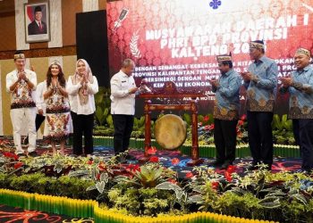 Plh Asisten Pemkesra Maskur Buka Musda I PHRI Provinsi Kalteng Tahun 2025