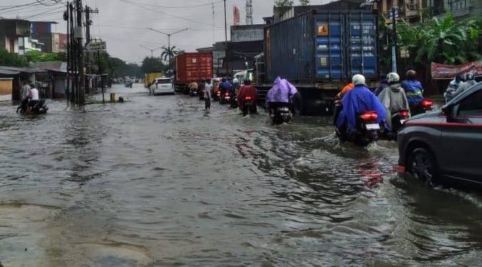 Ratusan Rumah Warga Terendam Banjir Akibat Hujan Deras Melanda Kawasan Belawan 