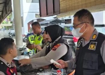 Biddokkes Polda Sumut Periksa Kesehatan Personel Pengamanan di KPU dan Bawaslu