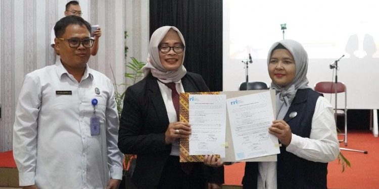 Tri Umi Setyawati Gantikan Dwi Korianingsih Sebagai Kepala LPP RRI Palangka Raya