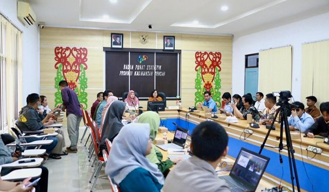 Asisten Ekbang Hadiri Press Release Pertumbuhan Ekonomi Kalteng Triwulan IV Tahun 2024