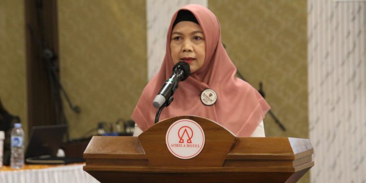 Asisten Ekbang Sri Widanarni Pimpin Rapat Tim Penilaian BLUD SMKN Pada Dinas Pendidikan Kalteng