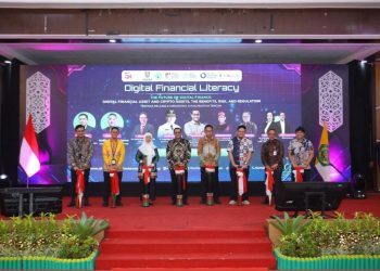 Wakili Gubernur, Asisten Ekbang Sri Widanarni Buka Kuliah Umum Literasi Keuangan