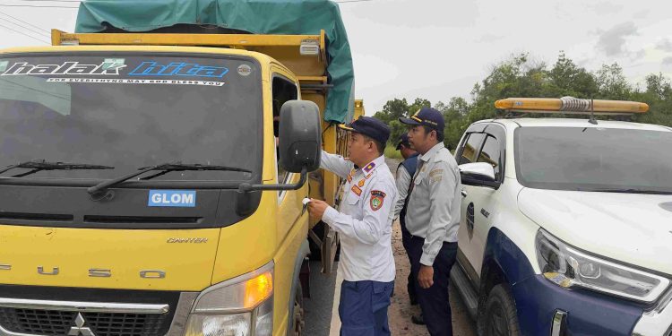 Dishub Kalteng Laksanakan Penegakkan Hukum dan Inspeksi Angkutan Barang Secara Terpadu