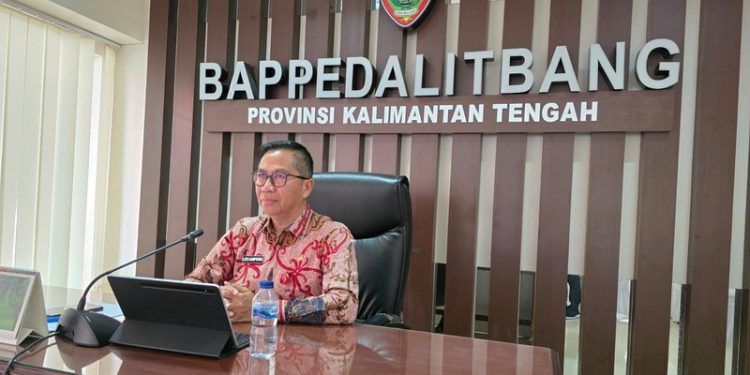 Kepala Bapperida Kalteng Sampaikan Sambutan dalam Orientasi Penyusunan RKPD Kobar 2026 Secara Daring