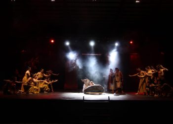 Pertunjukan Panggung Terbuka “Legenda Batu Bawui”