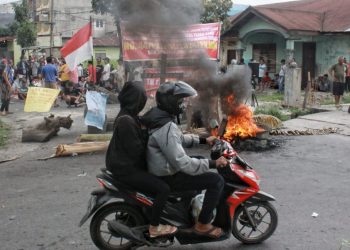 Puluhan Warga Kembali Gelar Aksi Tutup Jalan Pantai Timur, Terkait Eksekusi PN