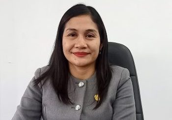 Anggota DPRD Apresiasi Disnakertranskop UKM yang Berikan Piagam Penghargaan Kepada Perusahaan