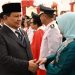 Hj. Permanasari Eddy Raya Support dan Dampingi Bupati Barsel Saat Pelantikan