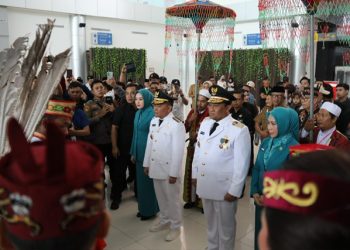 Gubernur dan Wagub Kalteng Disambut Upacara Adat dan Doa Keselamatan