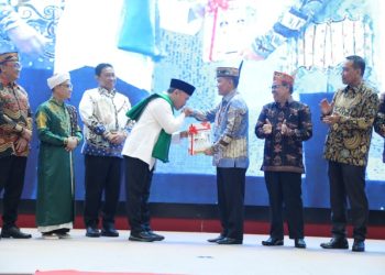 Sugianto Sabran-Agustiar Sabran Sertijab Gubernur