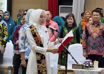 Ketua Dekranasda Ny. Aisyah Thisia Agustiar Sabran Lantik Ketua Dekranasda 12 Kabupaten/Kota se-Kalteng
