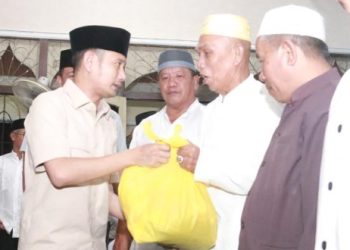 Wali Kota Palangka Raya Salurkan 2.000 Paket Sembako untuk Korban Banjir di Mendawai