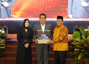 Wagub Edy Pratowo Hadiri Kenal Pamit Kapolda Kalteng dari Irjen Pol Djoko Poerwanto Kepada Irjen Pol Iwan Kurniawan
