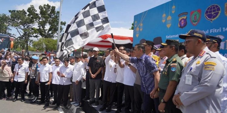 Wagub Edy Pratowo Lepas Peserta Angkutan Mudik Gratis