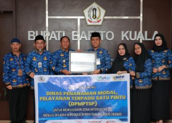 Bupati Batola Terima Penghargaan Mal Pelayanan Publik dari KemenPAN-RB