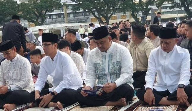 Shalat Idul Fitri 1446 H Digelar di Lapangan Merdeka Medan, Bobby dan Rico Ikut Shalat