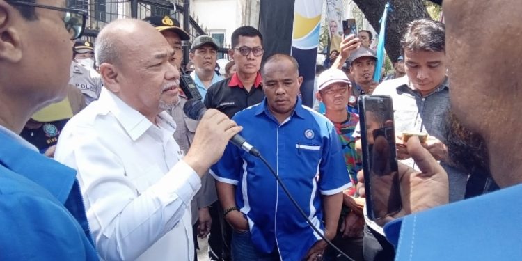 Kecewa Terhadap UU No.11 Tahun 2020, Akhirnya Sejumlah Aliansi Buruh di Sumut Gelar Aksi di Depan Gedung DPRD Medan