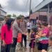 Banjir Terjang Ratusan Rumah Warga, Personel Polres Barito Selatan Berikan Bantuan Sembako