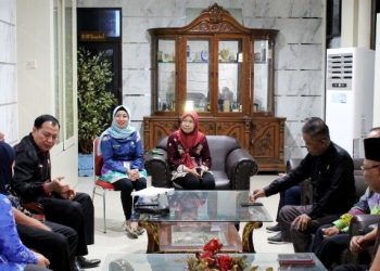 Diskusi Evaluasi LKPj Dewan HSU Kunjungi DPRD Barito Utara